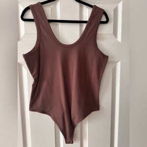 NUUDS seamless scoop tank bodysuit